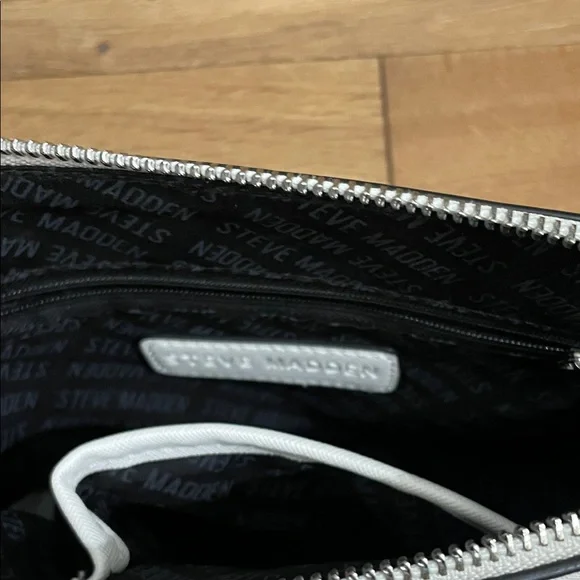 Steve Madden White Crossbody Bag with Silver Chain - Picture 5 of 10